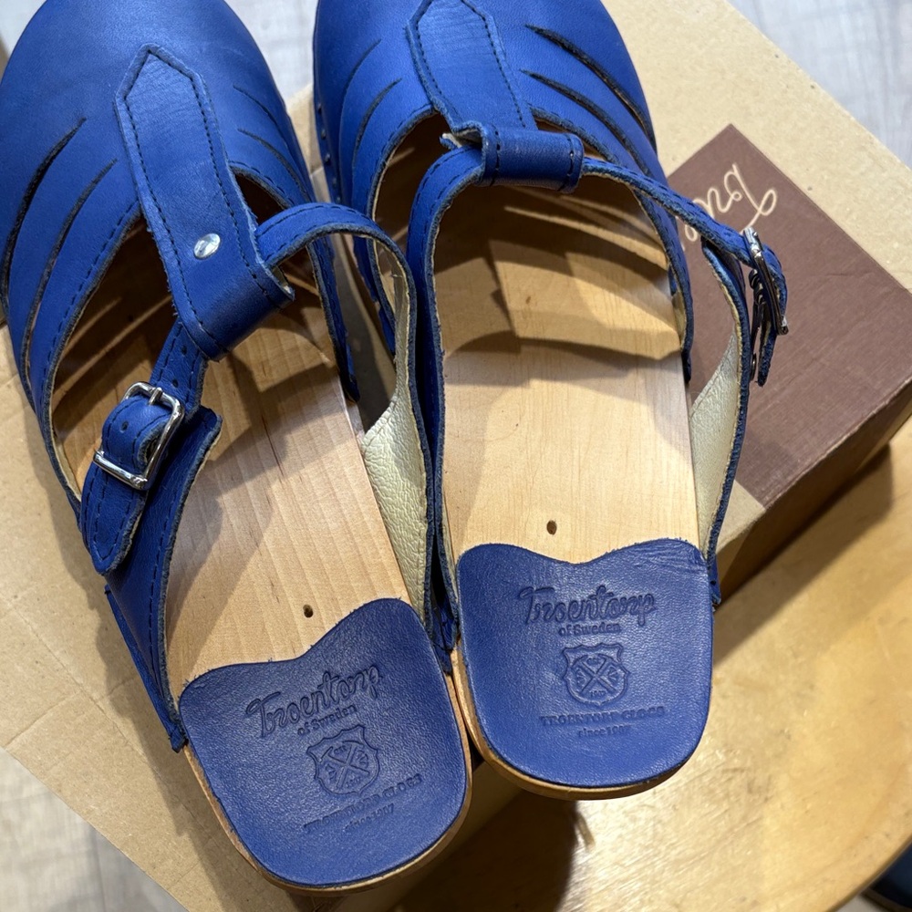 Elegant Blue Leather Mules with Buckle - Picture 2 of 4